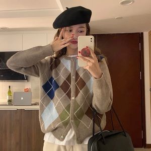 Korean brand grove brown argyle cardigan, one size